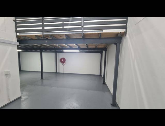 212M² WAREHOUSE TO LET IN RIVERHORSE VALLEY